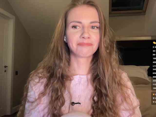 VikkiExtraCheese webcam