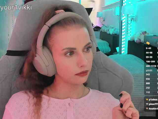 Модель: VikkiExtraCheese