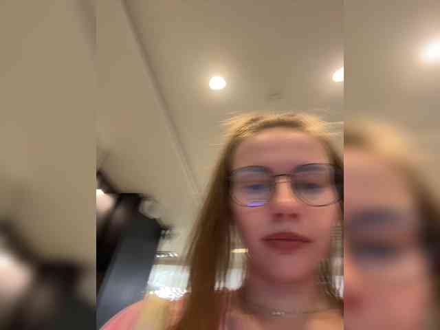 Model: VikkiExtraCheese