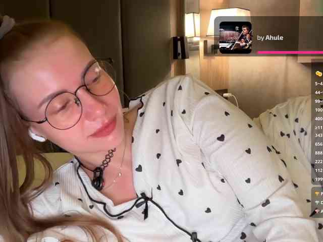 VikkiExtraCheese webcam