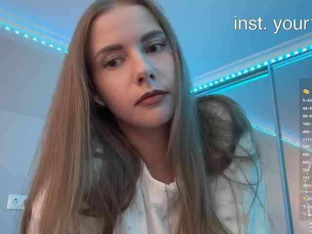 Model: VikkiExtraCheese