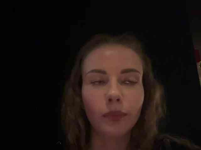 Модель: VikkiExtraCheese