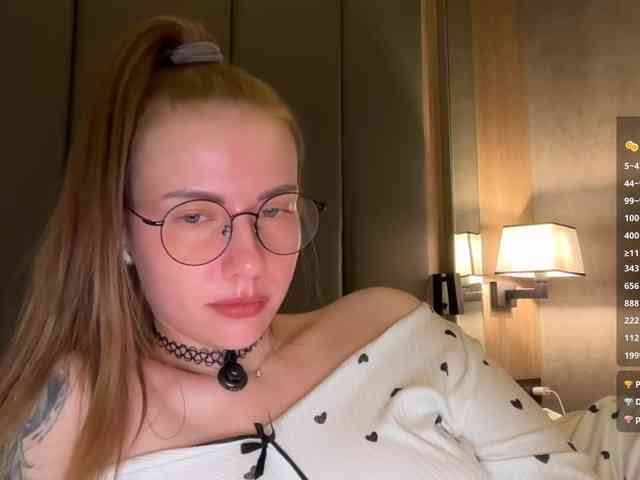 VikkiExtraCheese webcam