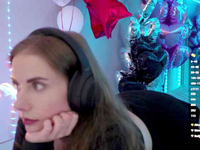 -VikkiL0vesChees... Live Webcam on BongaCams