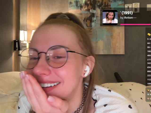 VikkiExtraCheese webcam