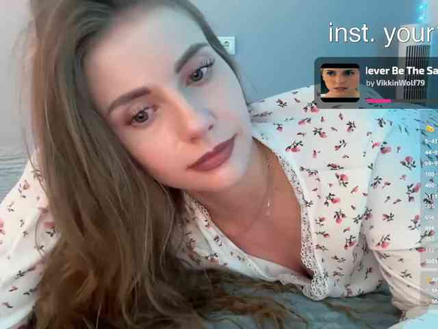 VikkiExtraCheese webcam