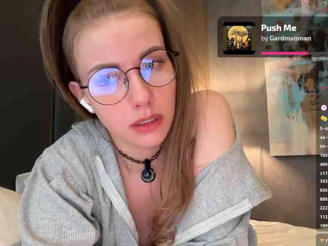 VikkiExtraCheese webcam