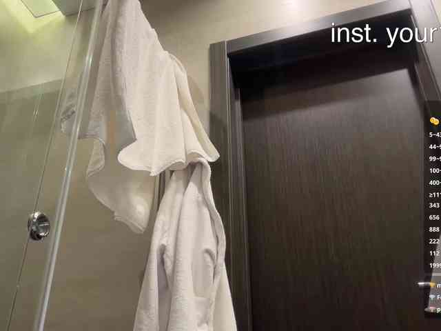 Model: VikkiExtraCheese