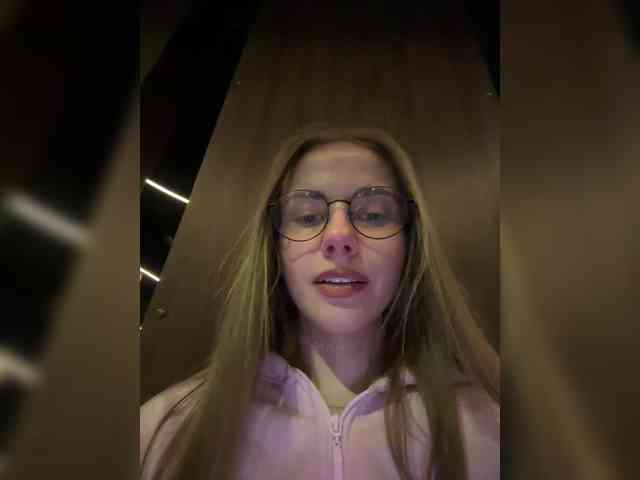 Model: VikkiExtraCheese