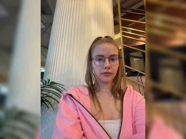 Модель: VikkiExtraCheese