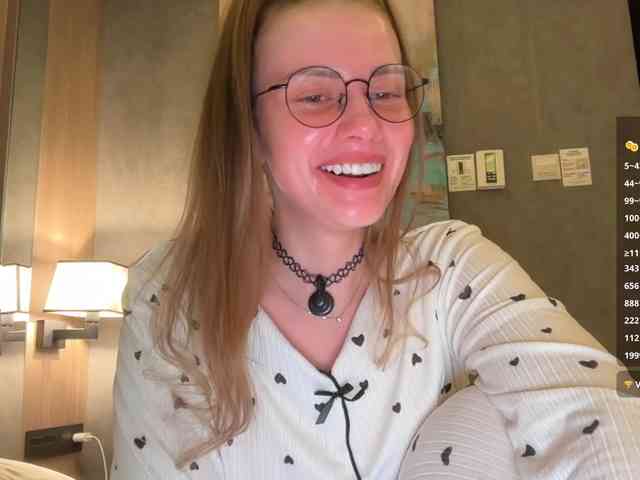 VikkiExtraCheese webcam