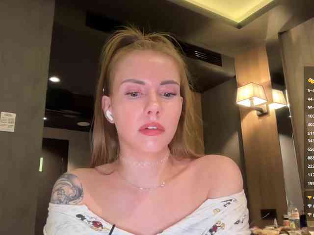 VikkiExtraCheese webcam