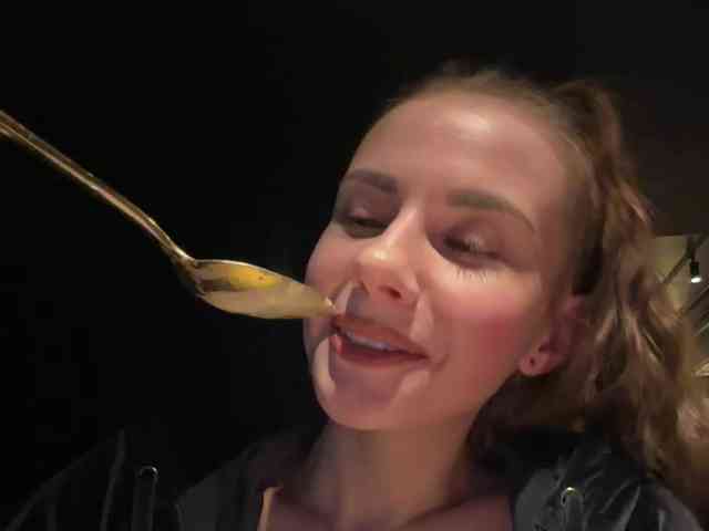 VikkiExtraCheese webcam