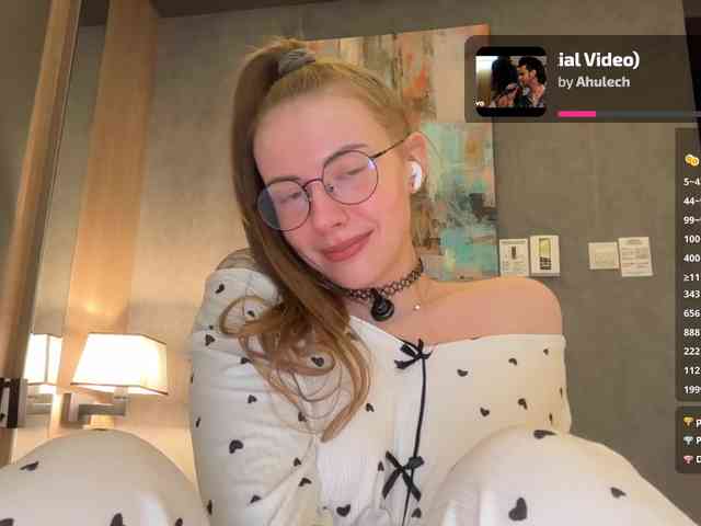 VikkiExtraCheese webcam