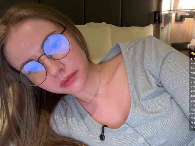 VikkiExtraCheese webcam