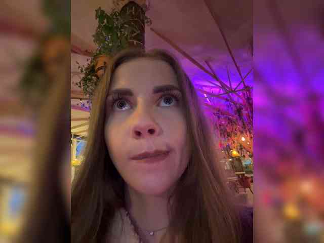 -VikkiL0vesCheese- Sex Cam Show