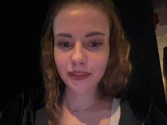-VikkiL0vesCheese- live show