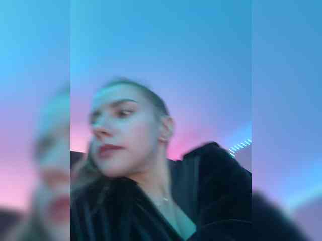 VikkiExtraCheese webcam