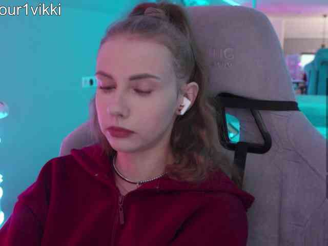 Модель: VikkiExtraCheese
