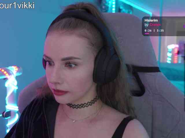 Модель: VikkiExtraCheese