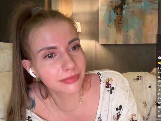 VikkiExtraCheese webcam