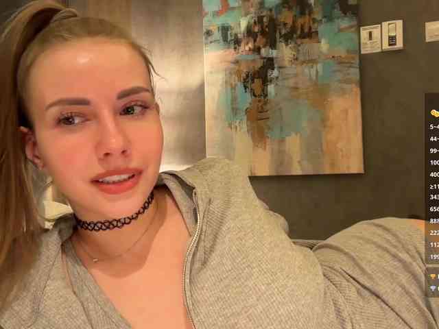 VikkiExtraCheese webcam