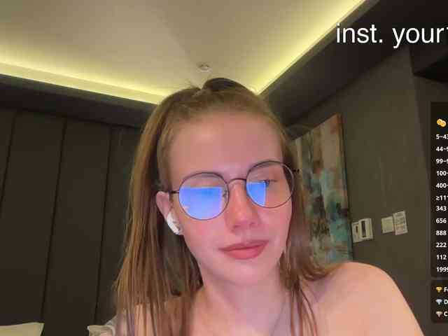 Модель: VikkiExtraCheese