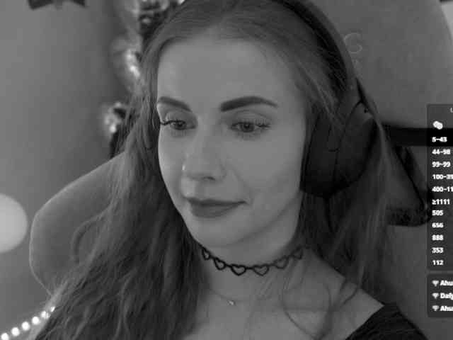 VikkiExtraCheese webcam