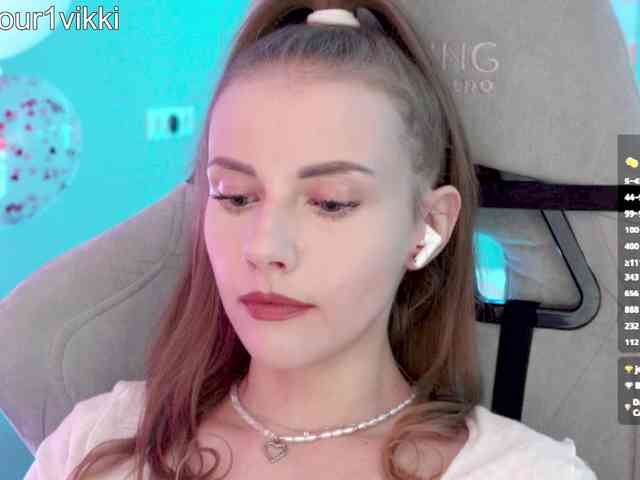 Model: VikkiExtraCheese
