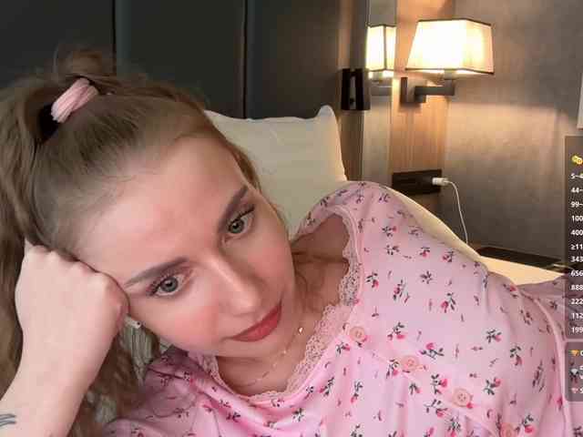 VikkiExtraCheese webcam