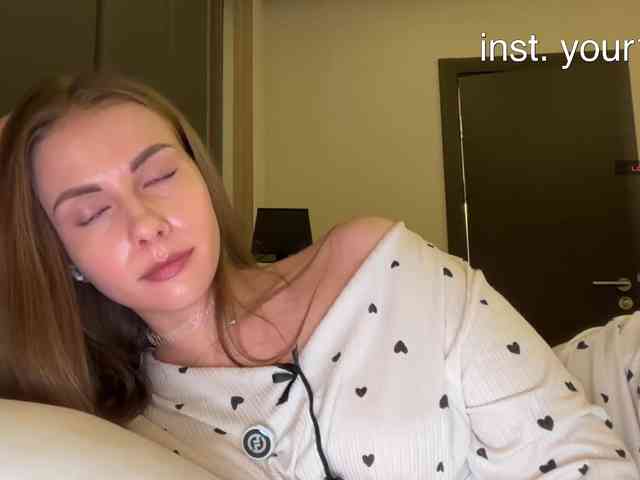 Модель: VikkiExtraCheese