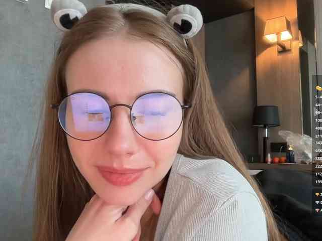 VikkiExtraCheese webcam