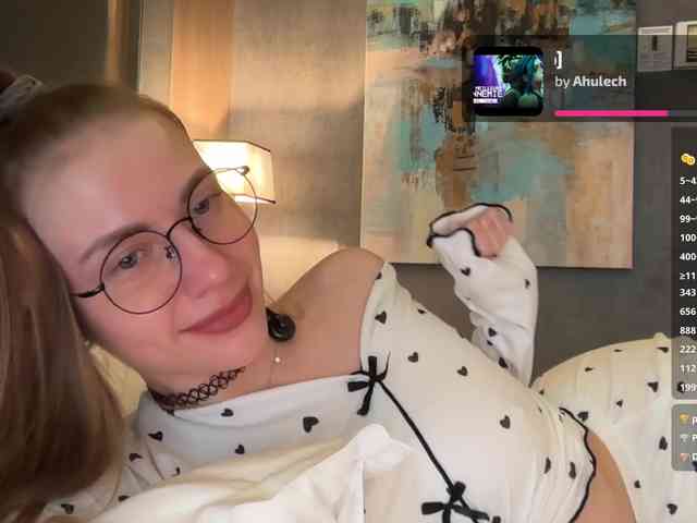 VikkiExtraCheese webcam