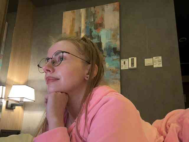 VikkiExtraCheese webcam