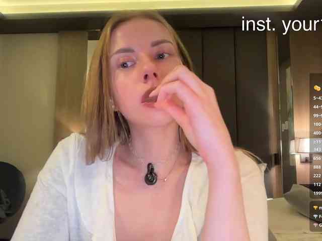 Model: VikkiExtraCheese