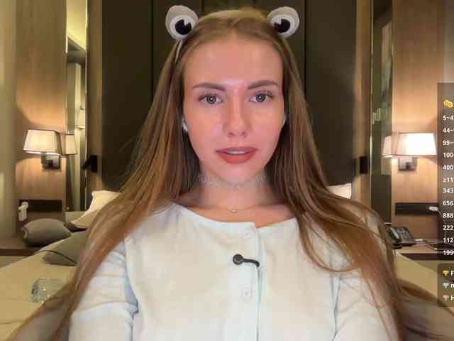 VikkiExtraCheese webcam