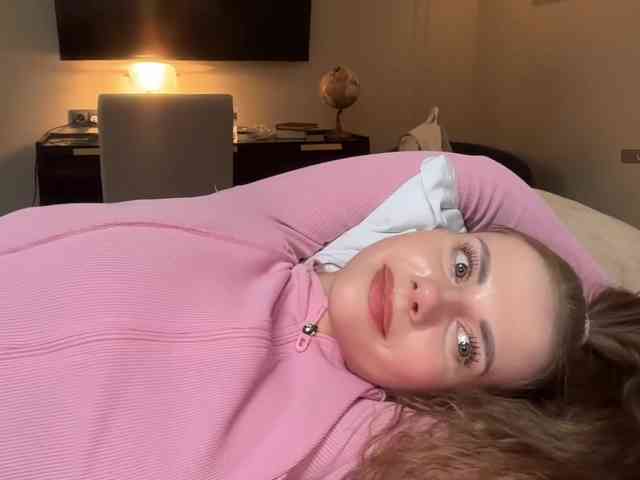 VikkiExtraCheese webcam