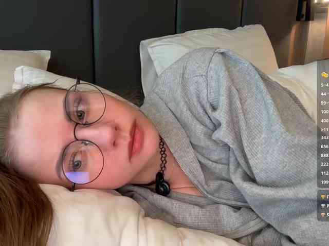 VikkiExtraCheese webcam