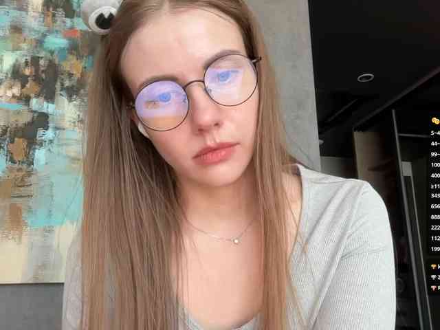 -VikkiL0vesChees... Live Webcam on BongaCams