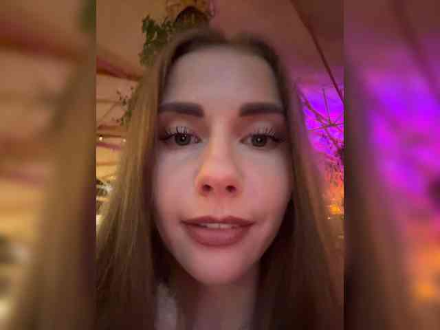VikkiExtraCheese webcam