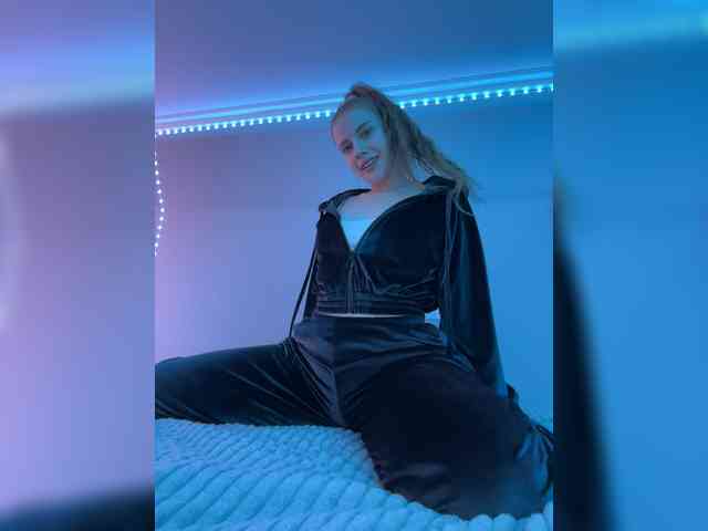 Model: VikkiExtraCheese