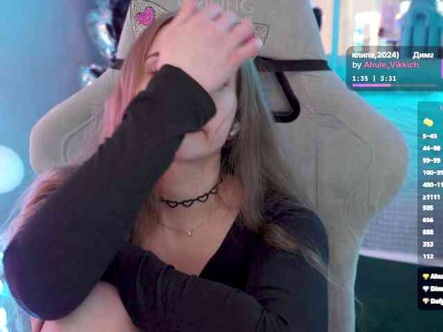 VikkiExtraCheese webcam