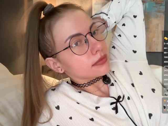 VikkiExtraCheese webcam