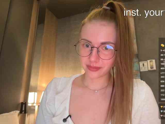 Model: VikkiExtraCheese