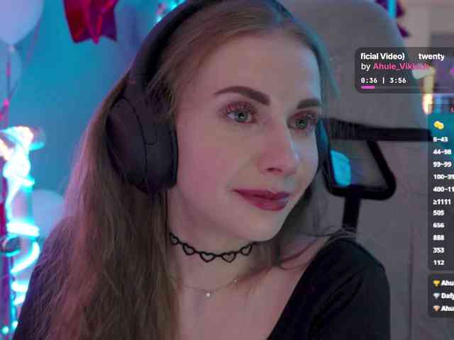 VikkiExtraCheese webcam