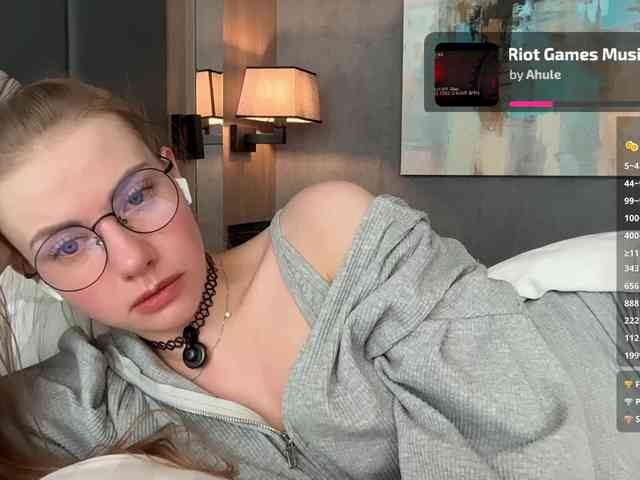 VikkiExtraCheese webcam