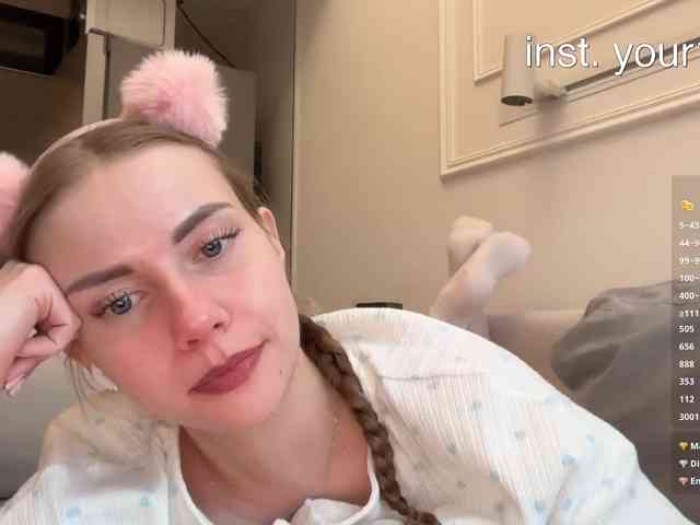 vikkiextracheese's live room