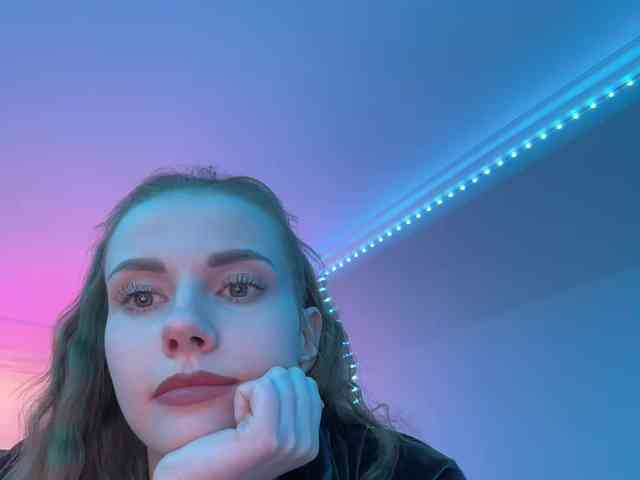 Модель: VikkiExtraCheese
