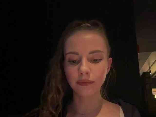 Модель: VikkiExtraCheese