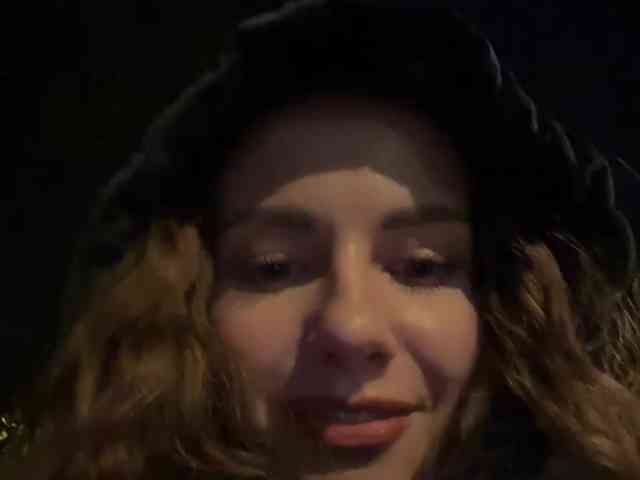 VikkiExtraCheese webcam